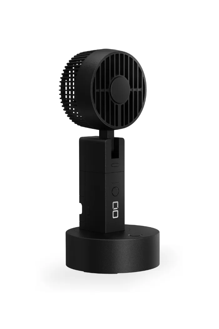 CIO Handy Fan ブラックを充電スタンドに立てた状態(CIO公式画像)